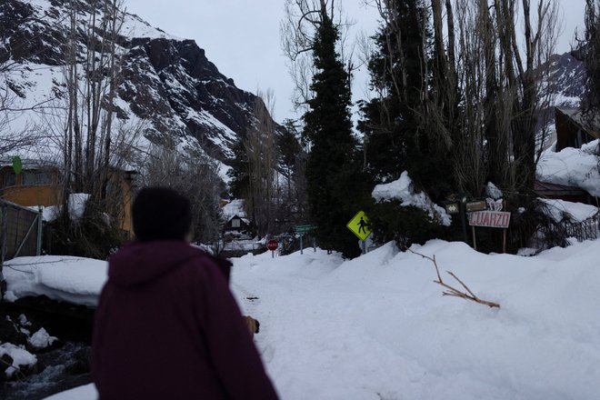 Iskalno akcijo na tleh so reševalci v sredo prekinili zaradi neugodnih razmer na terenu. Fotografija je simbolična. FOTO: Pablo Sanhueza/Reuters