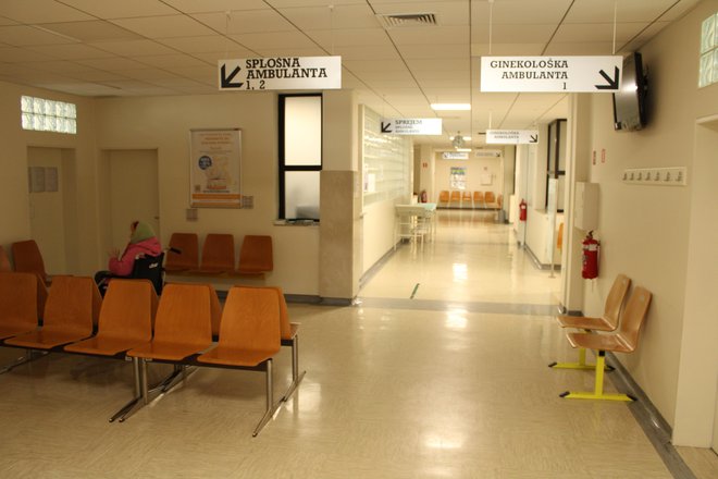 Namesto satelitetskega urgentnega centra bodo bolniki v kamniškem zdravstvenem domu deležni 24-urne nujne medicinske pomoči. FOTO: Bojan Rajšek/Delo