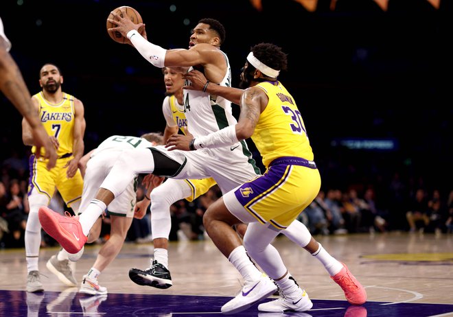 Grški orjak Giannis Antetokounmpo je z lahkoto opravil z rezervisti Los Angeles Lakers FOTO: Katelyn Mulcahy/Getty Images Via AFP