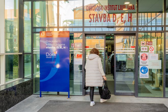 Če imajo ljudje težave, naj čim prej obiščejo zdravnika, saj je rak povsem ozdravljiv, če ga odkrijemo zgodaj. FOTO: Črt Piksi