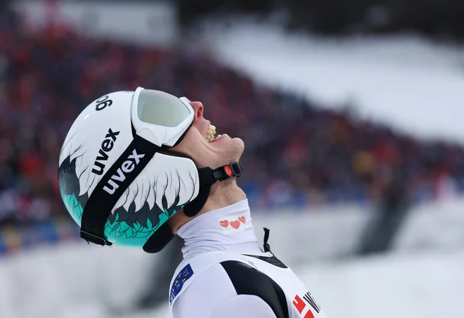 Lovro Kos je pravi junak ekipnih tekem. FOTO: Kai Pfaffenbach/Reuters