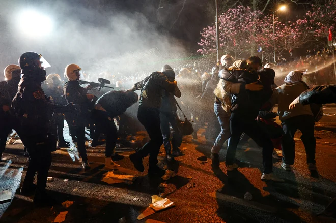 Po podatkih notranjega ministra Alija Yerlikaye je bilo v zadnjem tednu na protestih po različnih provincah pridržanih več kot 1130 ljudi. FOTO: Murad Sezer/Reuters